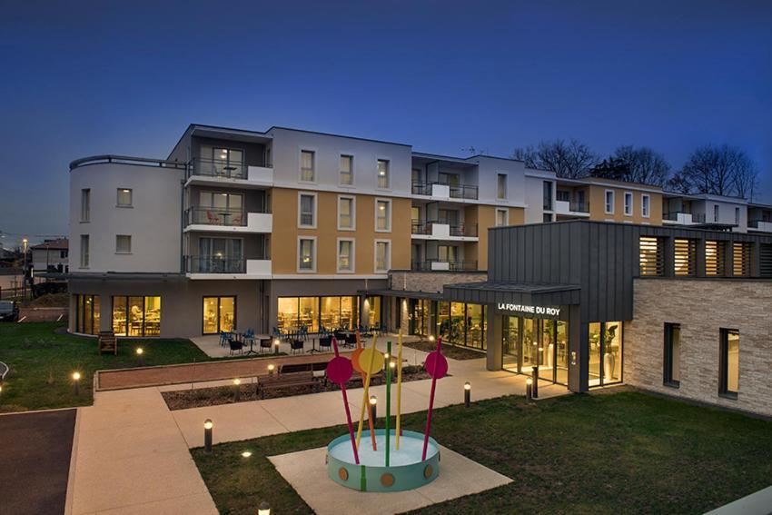 Aparthotel Domitys La Fontaine Du Roy Vichy Exterior foto