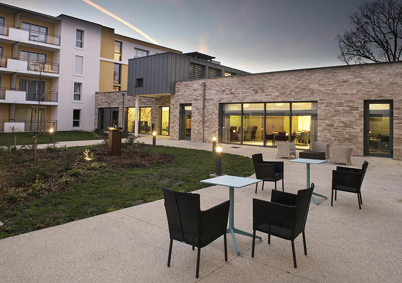 Aparthotel Domitys La Fontaine Du Roy Vichy Exterior foto